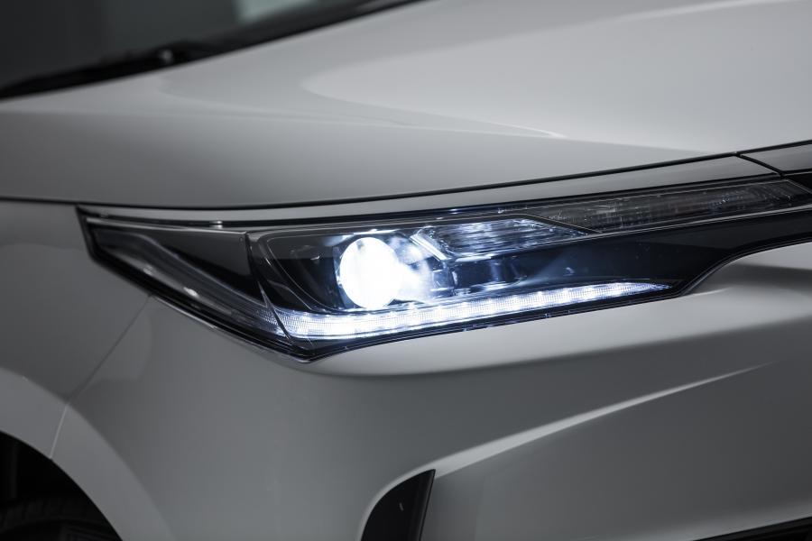 Детали экстерьера Toyota Corolla XRS 2017 года  (LA) (фото 7 из 22)